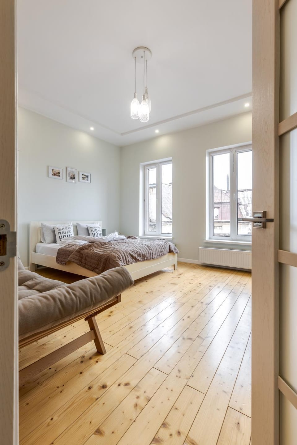 Photo of the whole room, Bedroom