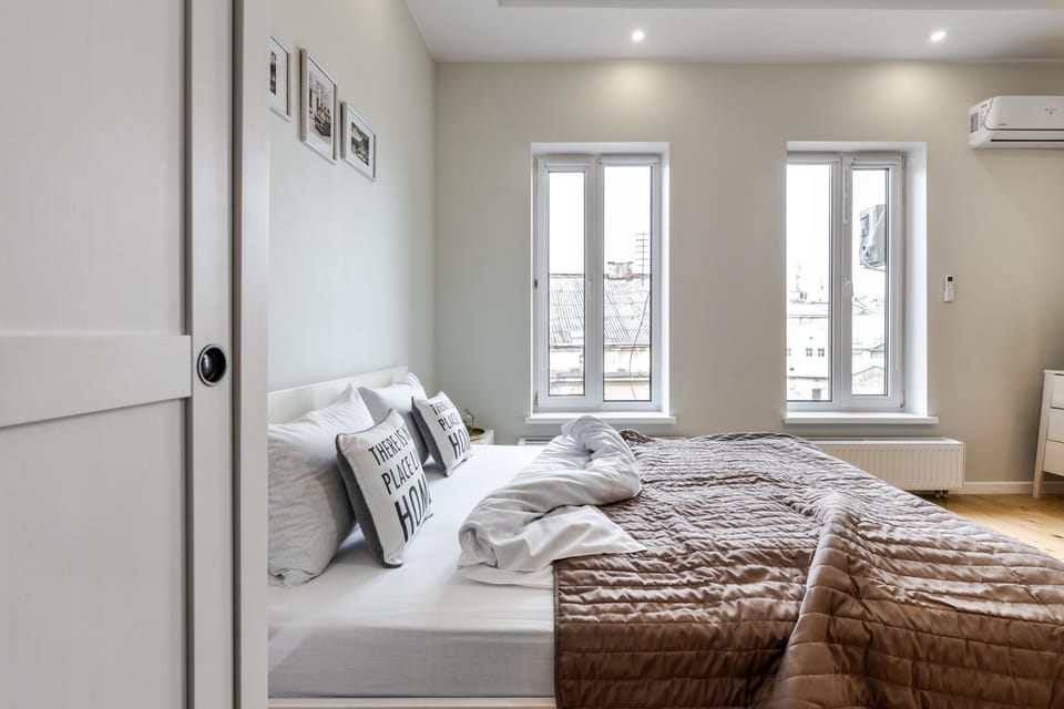 Photo of the whole room, Bedroom