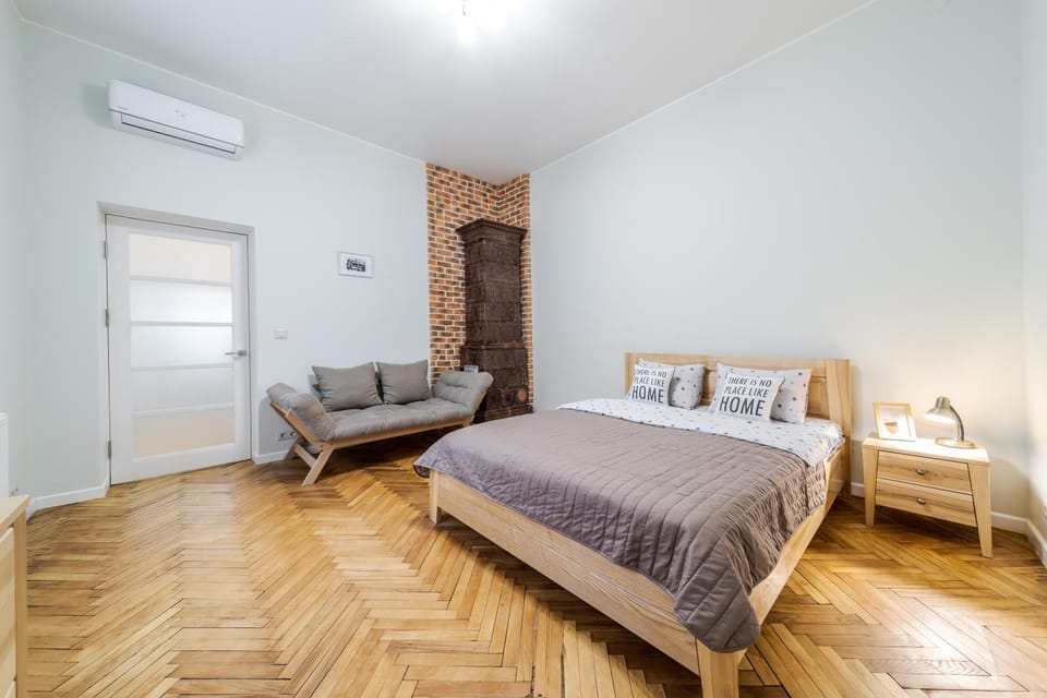 Photo of the whole room, Bedroom