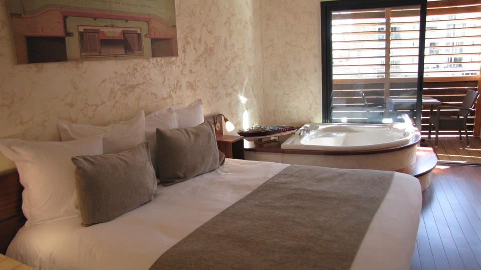 Day, Photo of the whole room