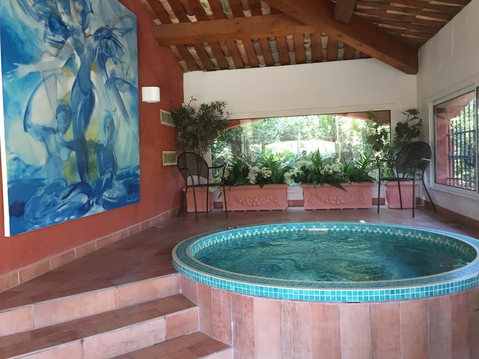 Hot Tub, Hot Tub
