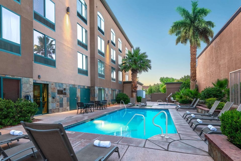 On site, Pool view, Swimming pool, Swimming pool