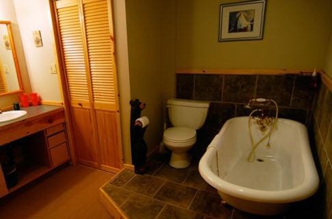 Charlie's Guesthouse Bed and Breakfast in Columbia-Shuswap A