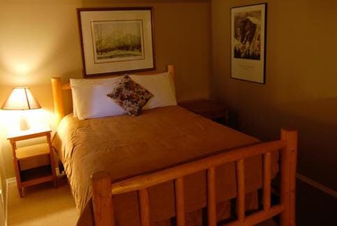 Charlie's Guesthouse Bed and Breakfast in Columbia-Shuswap A