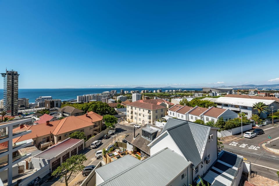 Sea view, Street view