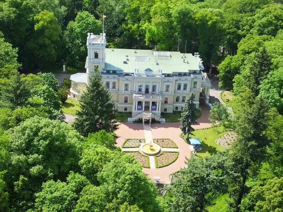 Property building, Day, Natural landscape, Bird's eye view, Garden, Garden view