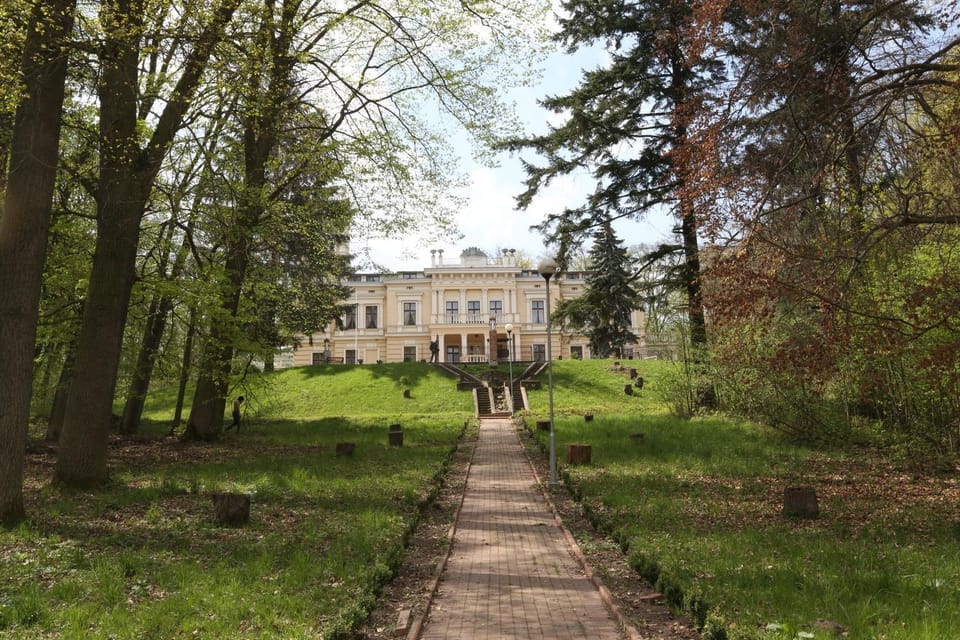 Property building, Day, Natural landscape, Garden, Garden view