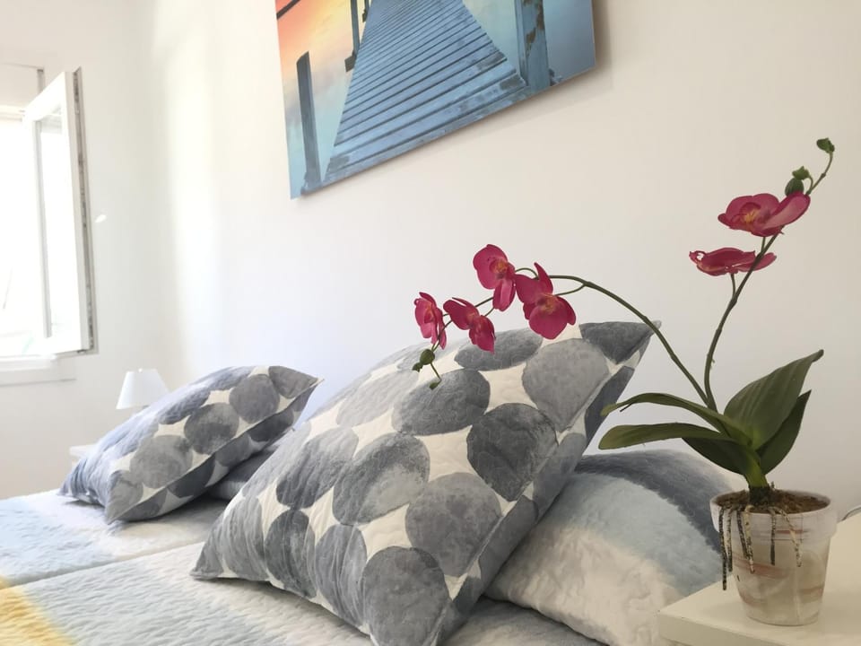 Bed, Decorative detail, Bedroom