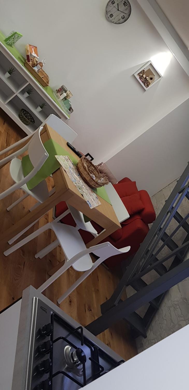 Kitchen or kitchenette, Seating area