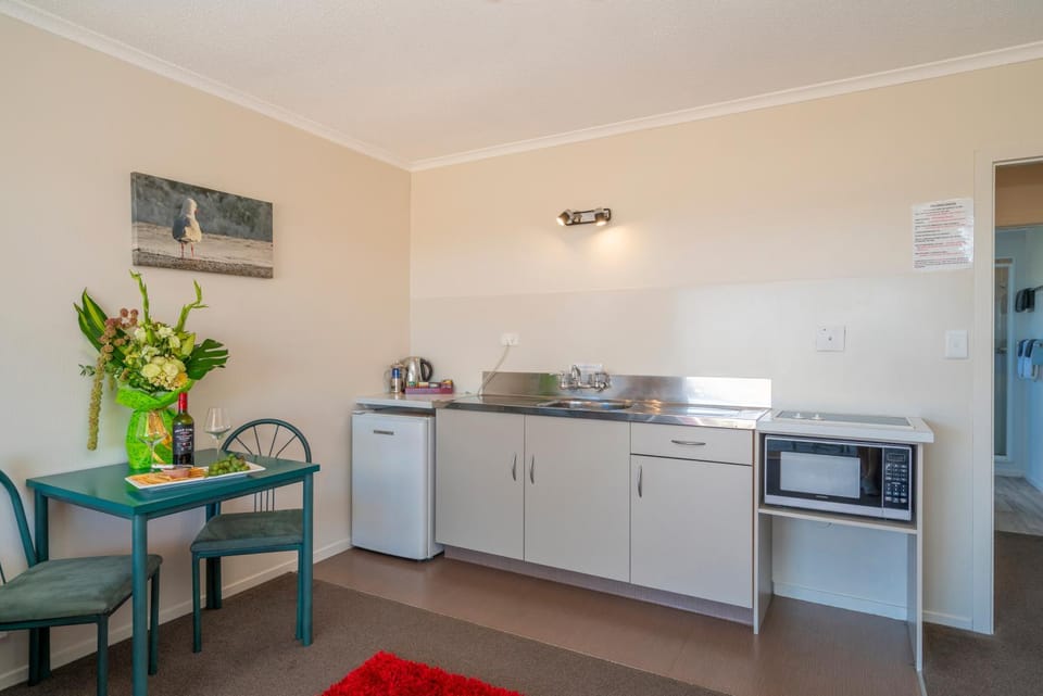 Kitchen or kitchenette, Communal kitchen