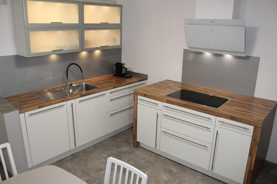 Kitchen or kitchenette, Communal kitchen, kitchen
