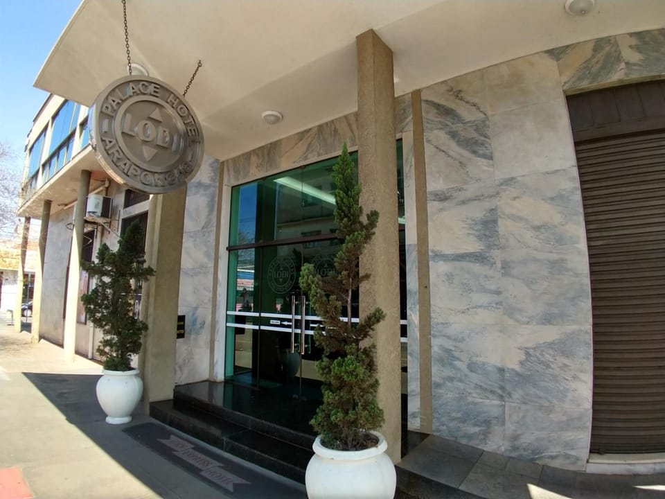 Facade/entrance