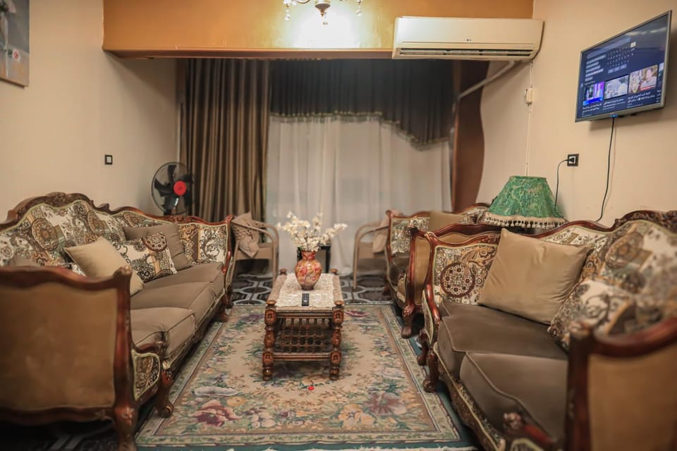 Communal lounge/ TV room, TV and multimedia, Living room, Seating area, Evening entertainment