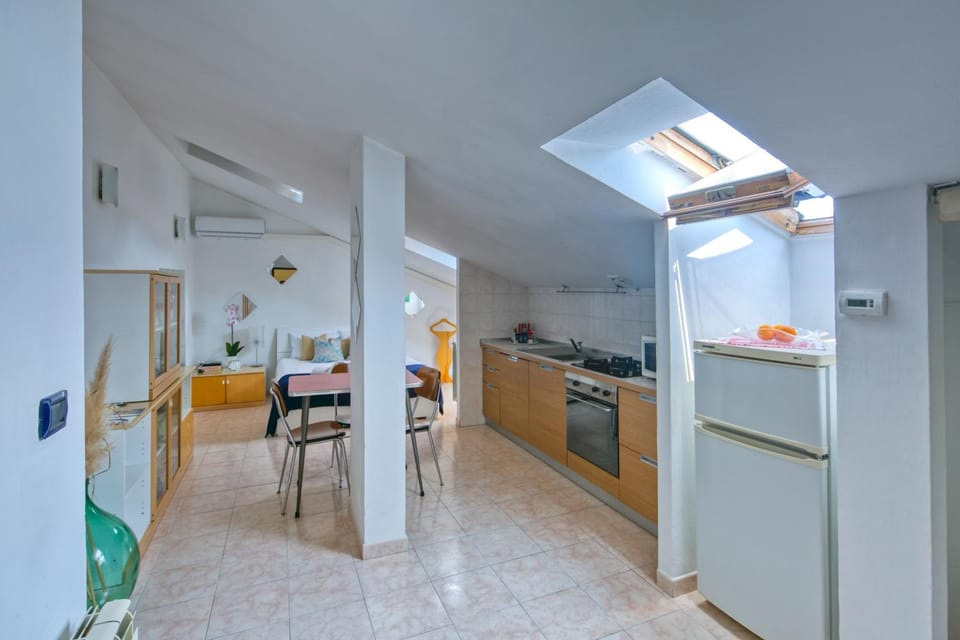Kitchen or kitchenette, Dining area, minibar, oven, pet friendly, stove