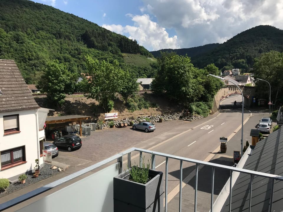 Balcony/Terrace, Mountain view