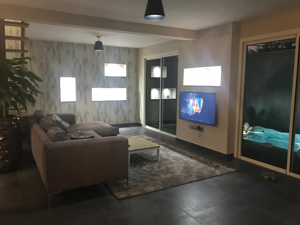 Communal lounge/ TV room
