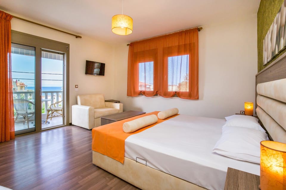 Photo of the whole room, Sea view