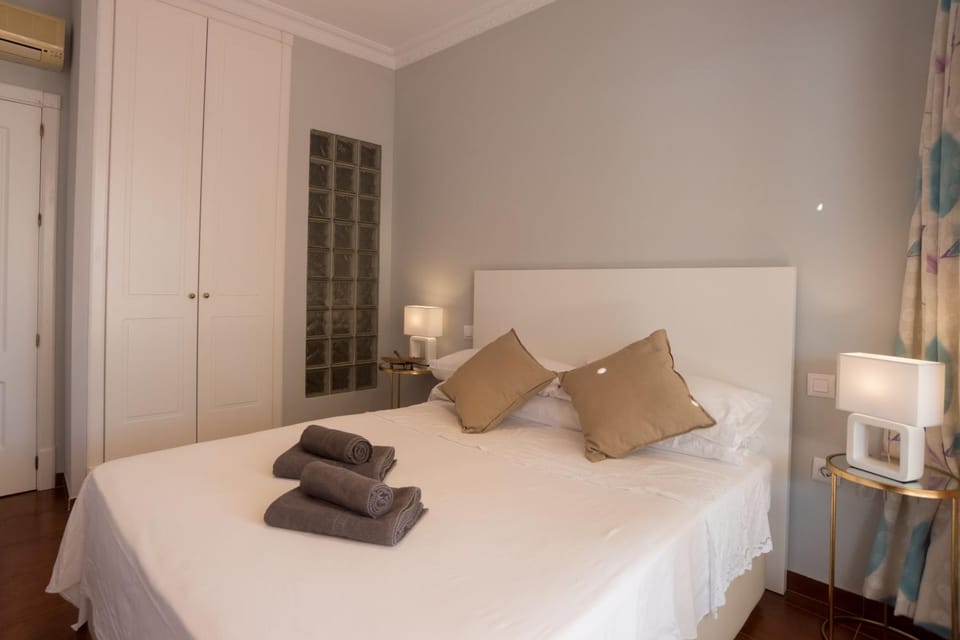 Bed, Photo of the whole room, Bedroom, wardrobe
