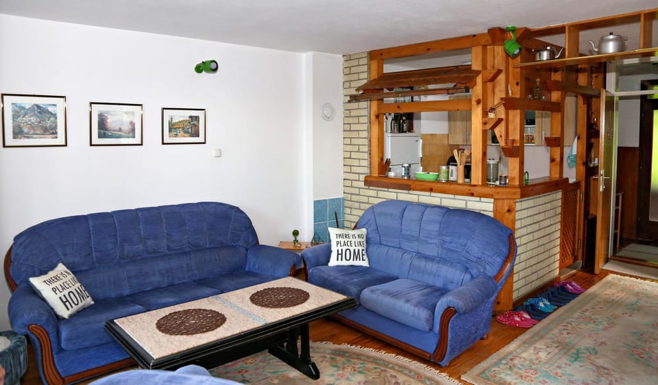 Living room, Seating area, kitchen