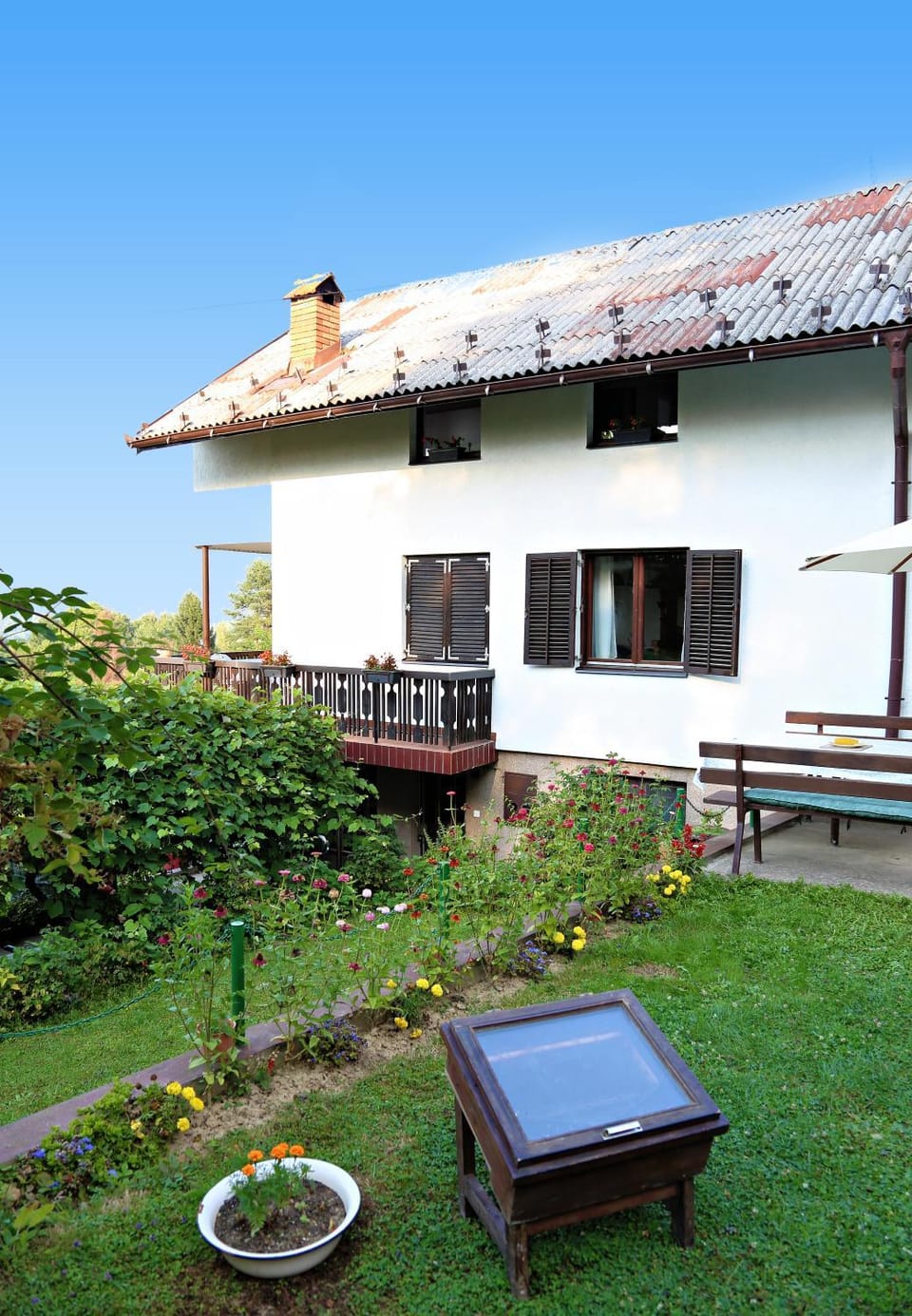 Property building, Patio, Garden, Balcony/Terrace