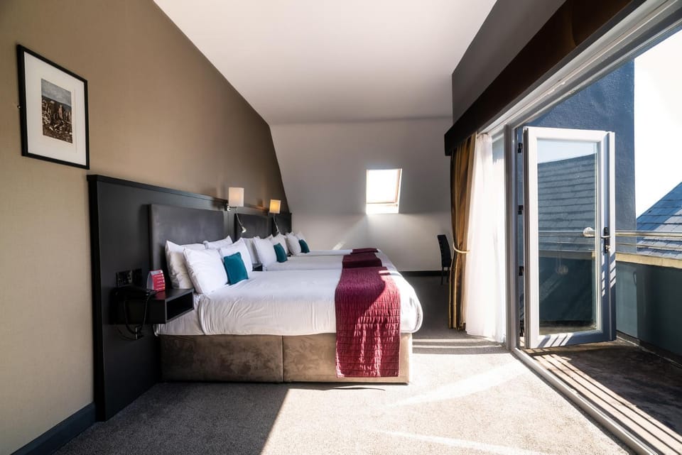 View (from property/room), Balcony/Terrace, Photo of the whole room, group of guests