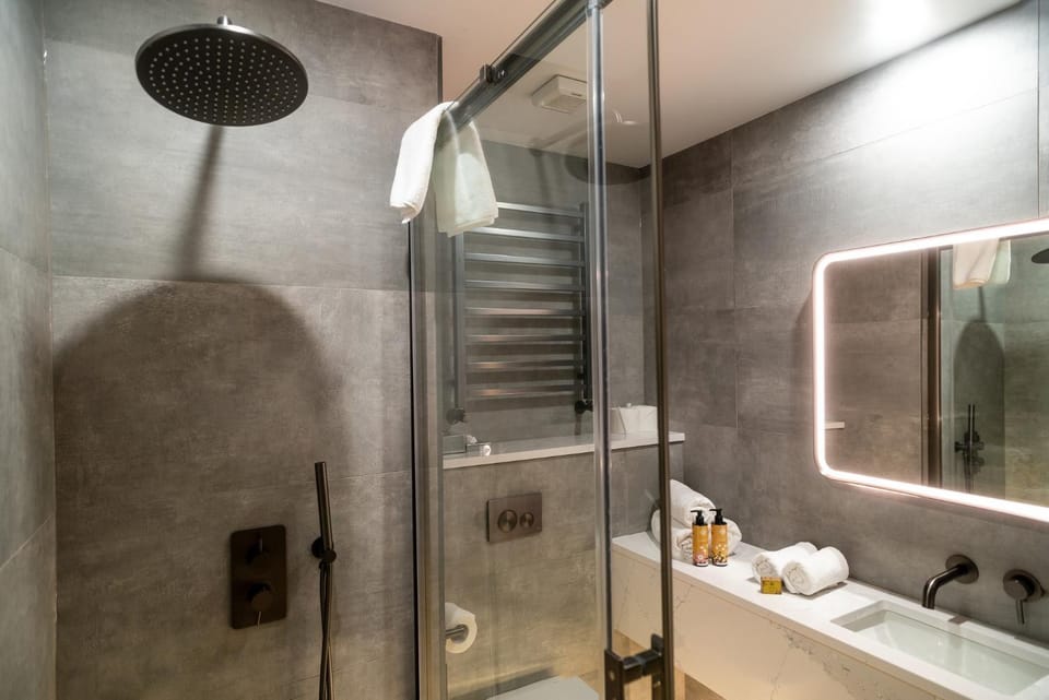 Shower, Bathroom, towels