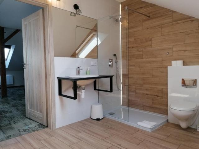 Shower, Toilet, Bathroom