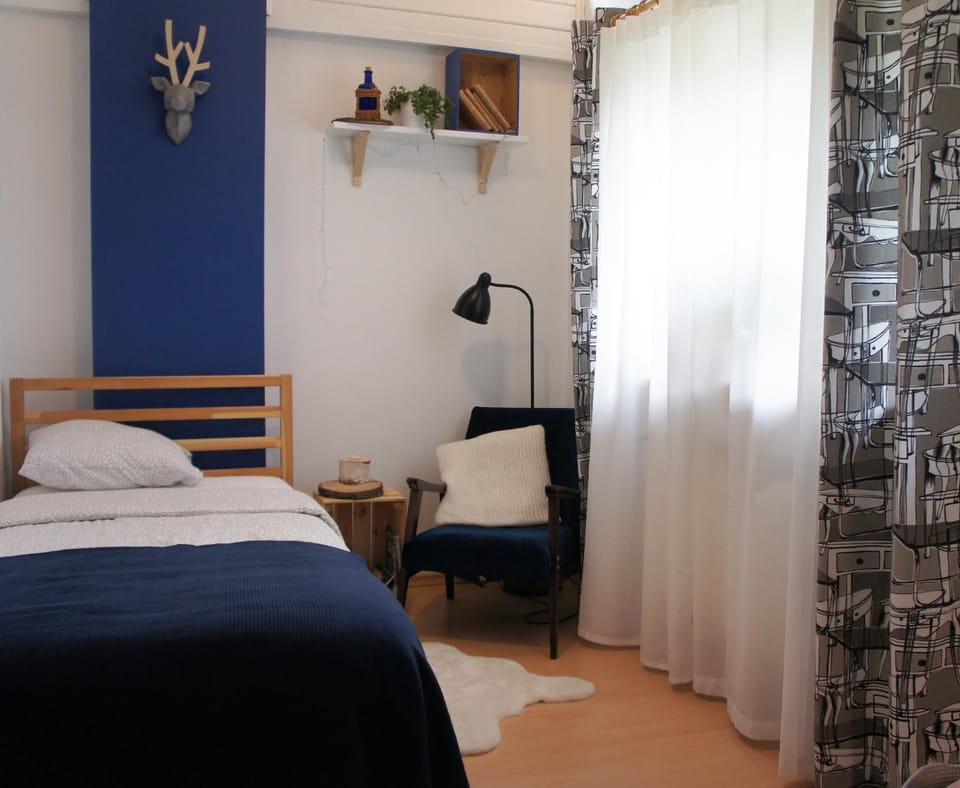Bed, Living room, Photo of the whole room, Seating area, Bedroom