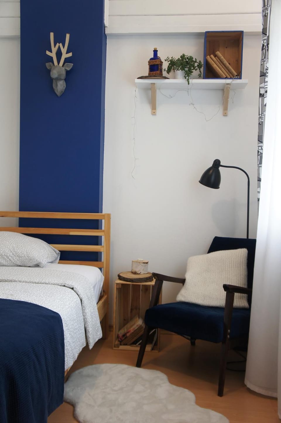 Bed, Photo of the whole room, Seating area, Bedroom