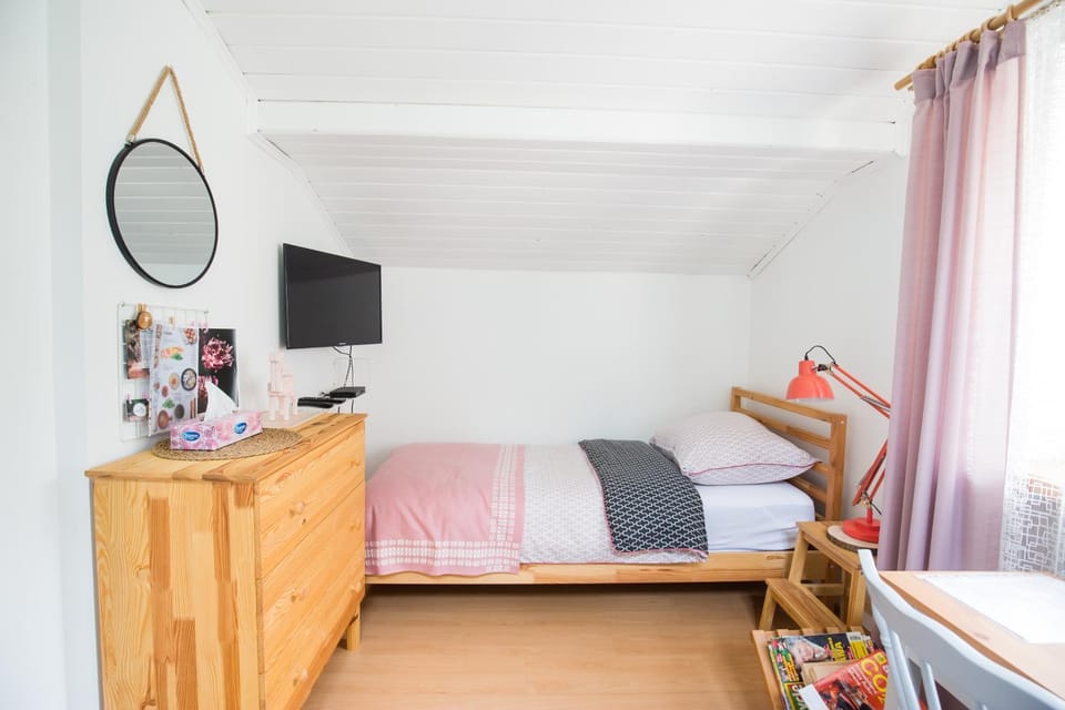 Bed, Photo of the whole room