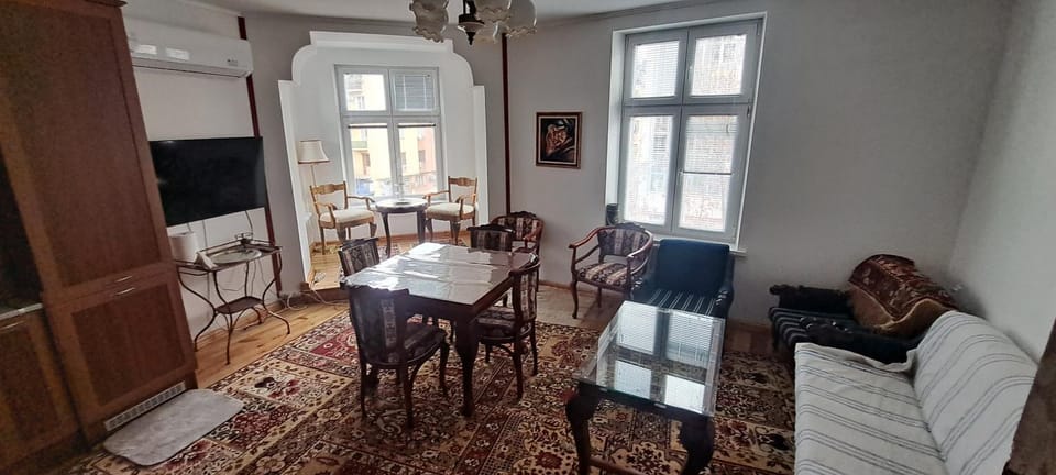 Communal lounge/ TV room, TV and multimedia, Living room, Seating area, Dining area