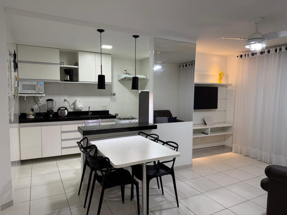 TV and multimedia, Kitchen or kitchenette, Dining area, stove