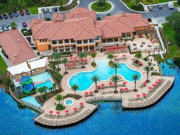 Bird's eye view, Pool view