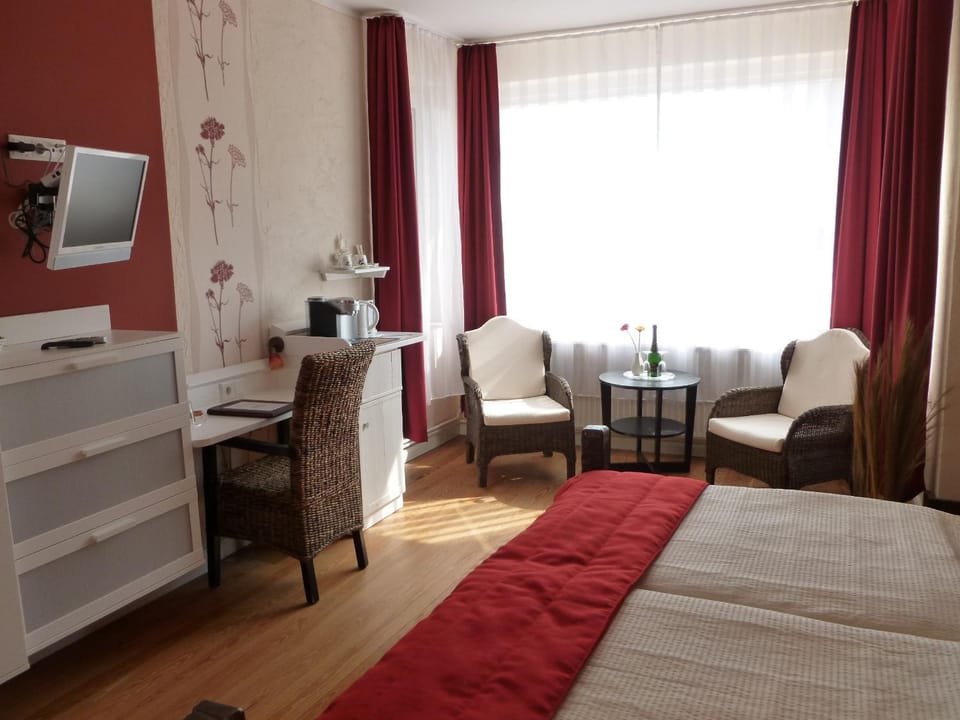 Day, Decorative detail