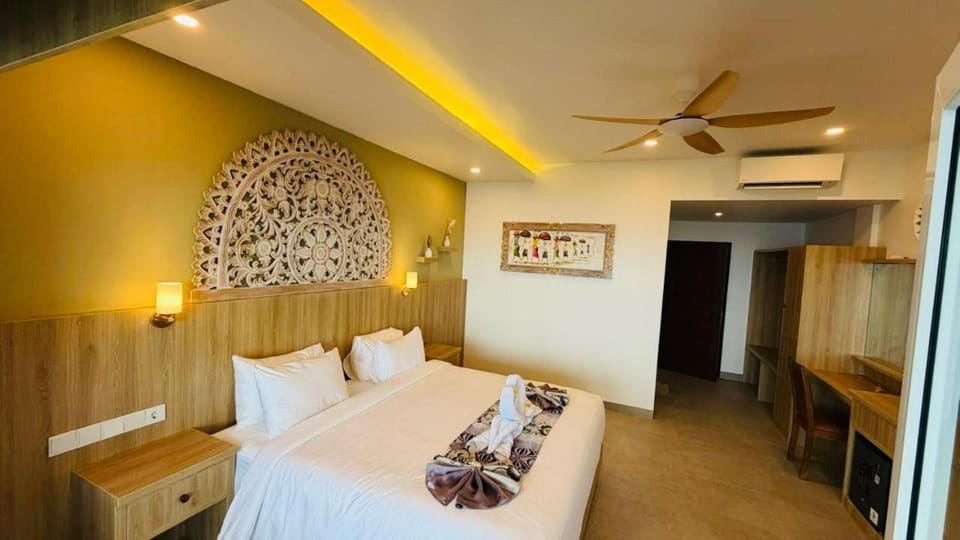 Bed, Photo of the whole room, Bedroom, towels, wardrobe, air conditioner