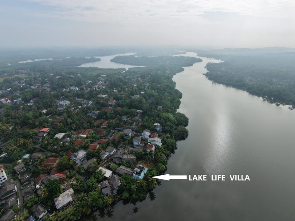 Property building, Neighbourhood, Canoeing, Canoeing, Sports, Location