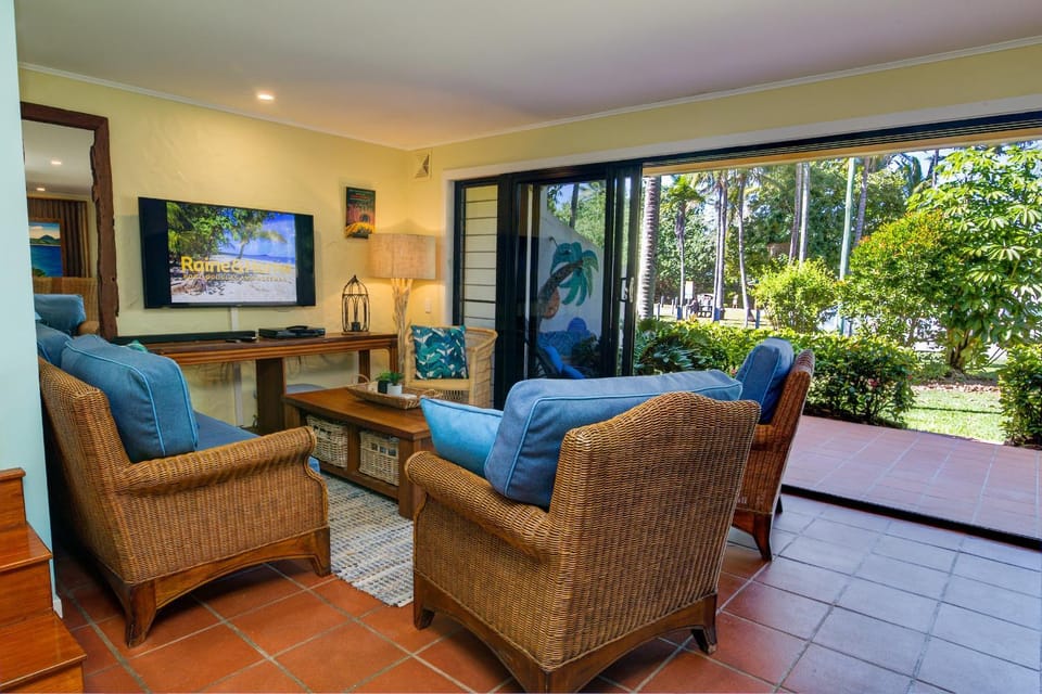 Patio, Nearby landmark, Day, Balcony/Terrace, Balcony/Terrace, Living room, Beach, Beach, On site