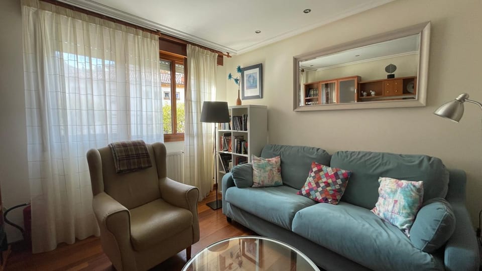 Communal lounge/ TV room, Library, Living room, Dining area