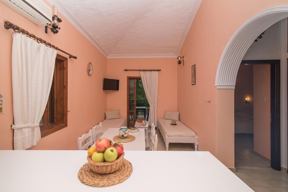 Bed, Dining area