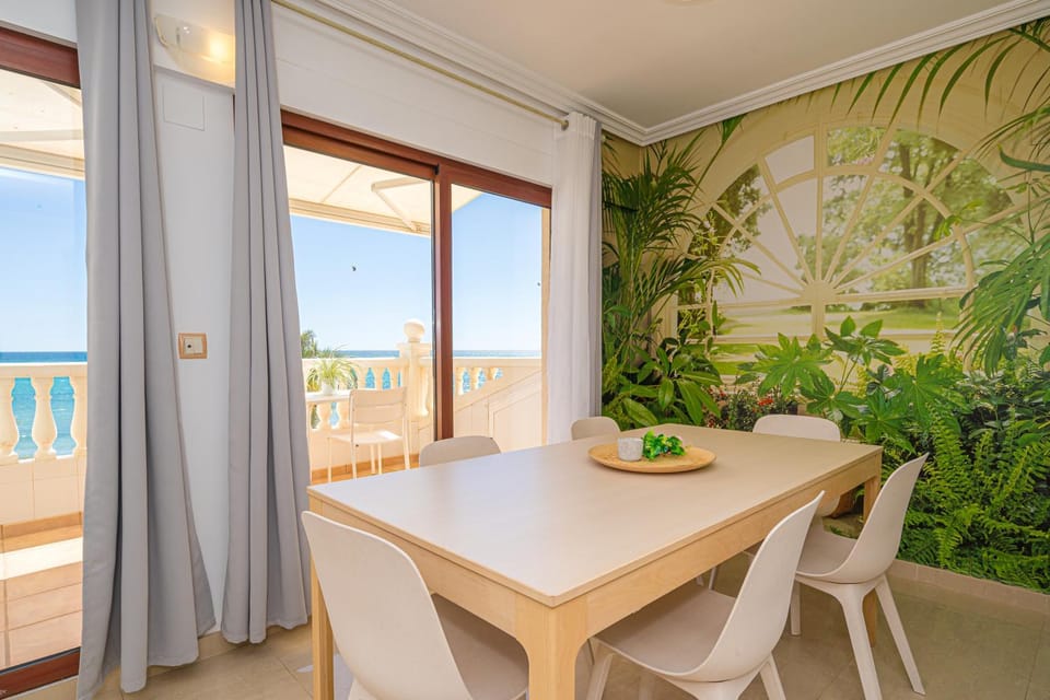 Front Line Apartment Jakarta 2 Apartment in El Campello