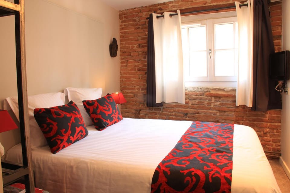 Bed, Decorative detail, Bedroom, Street view