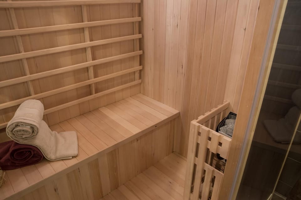 Massage, Sauna, Spa and wellness centre/facilities