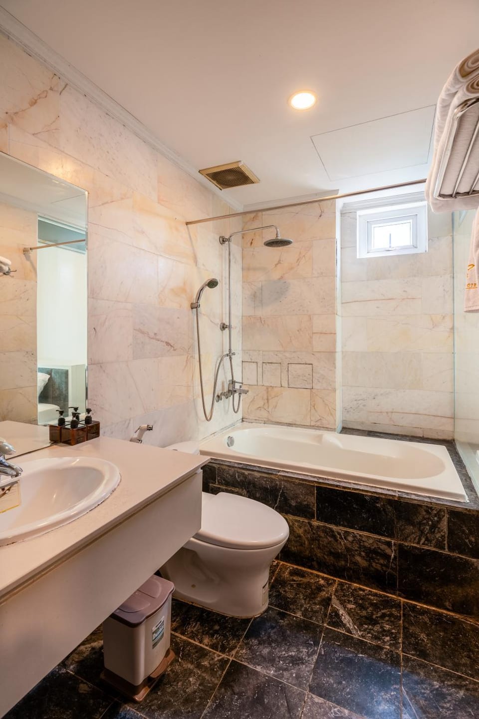 Toilet, Bathroom, Bath