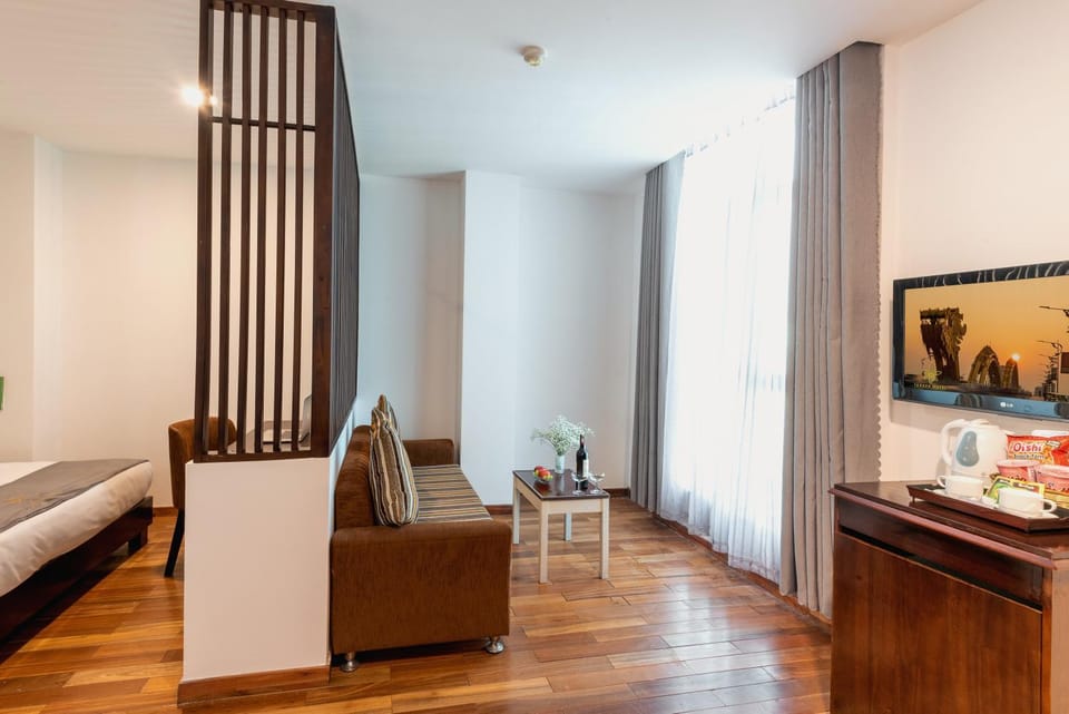 Communal lounge/ TV room, TV and multimedia, Seating area