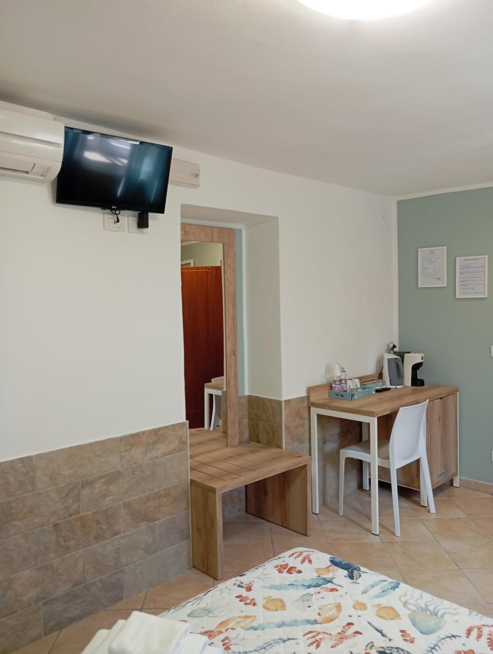 Coffee/tea facilities, Photo of the whole room