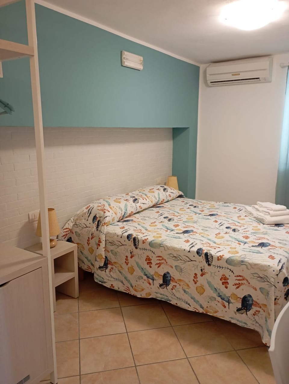 Bed, Bedroom, air conditioner