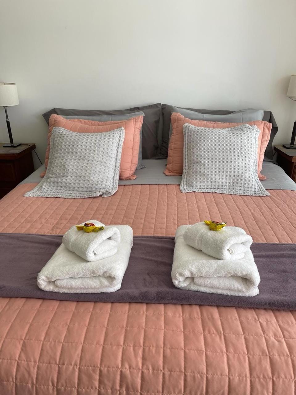 Bed, towels
