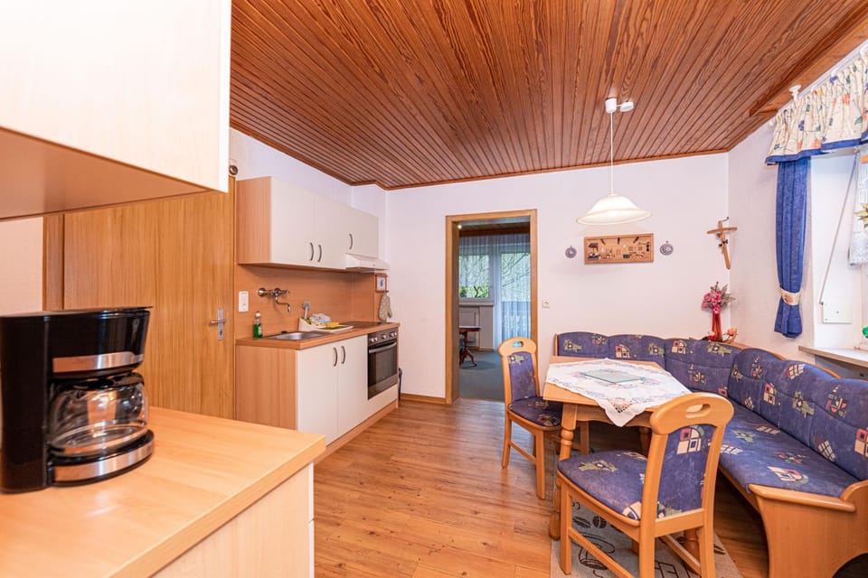 Kitchen or kitchenette, Seating area, Dining area, pet friendly, stove
