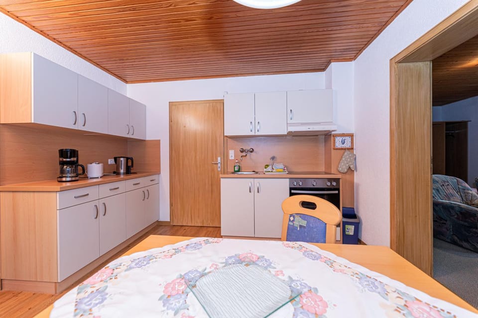 Kitchen or kitchenette, pet friendly, stove