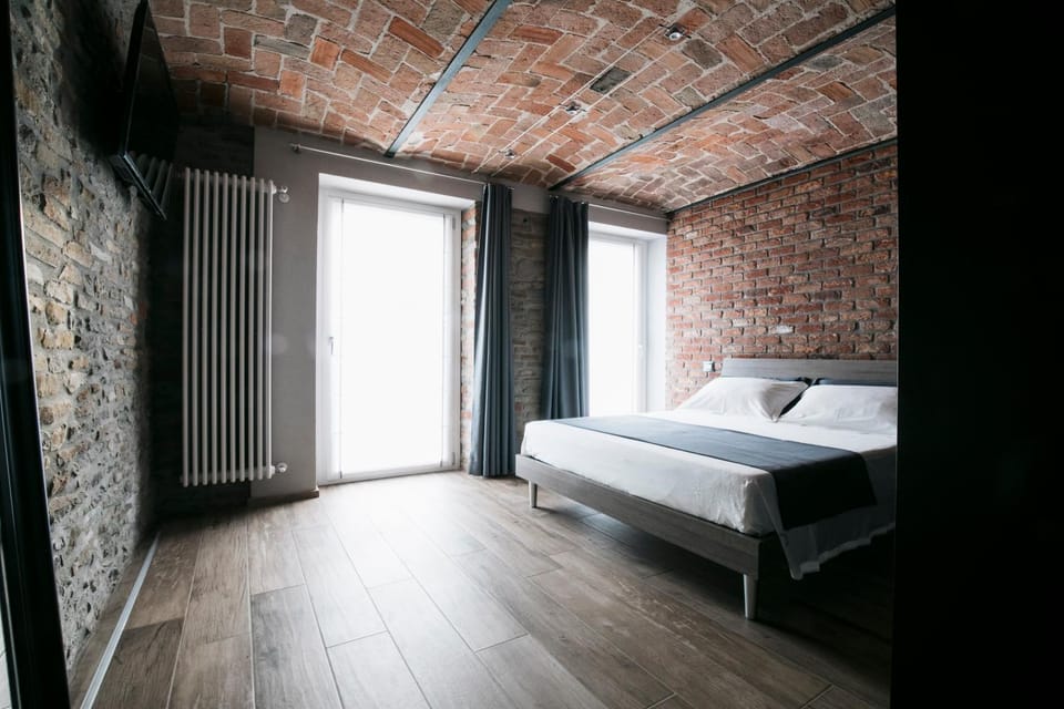 Bed, TV and multimedia, Bedroom, Garden view, Inner courtyard view